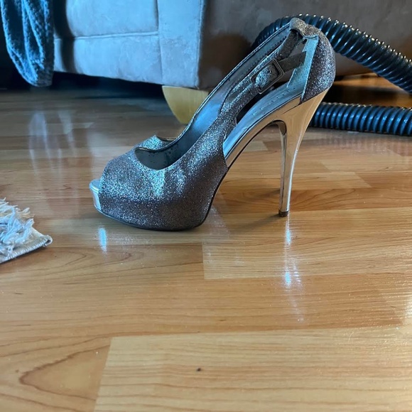 Guess Stiletto Heels - Picture 1 of 4